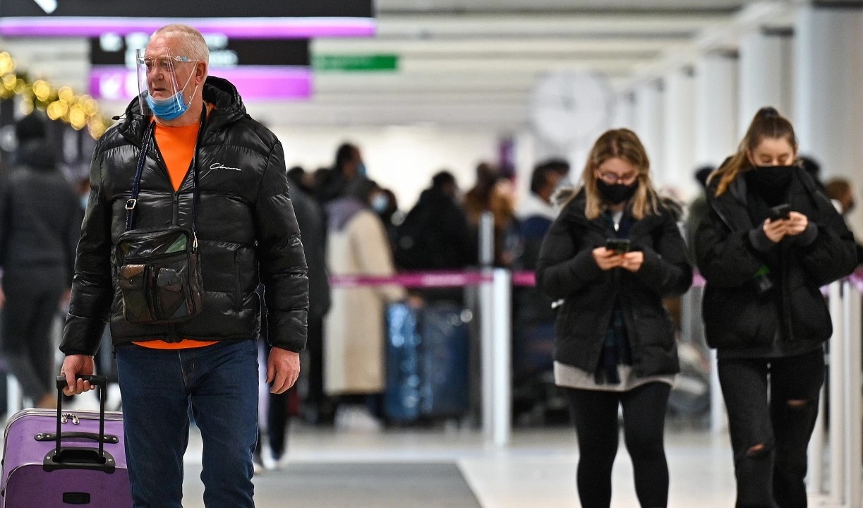 Десятки рейсів були затримані або скасовані в Амстердамі через страйк персоналу аеропорту