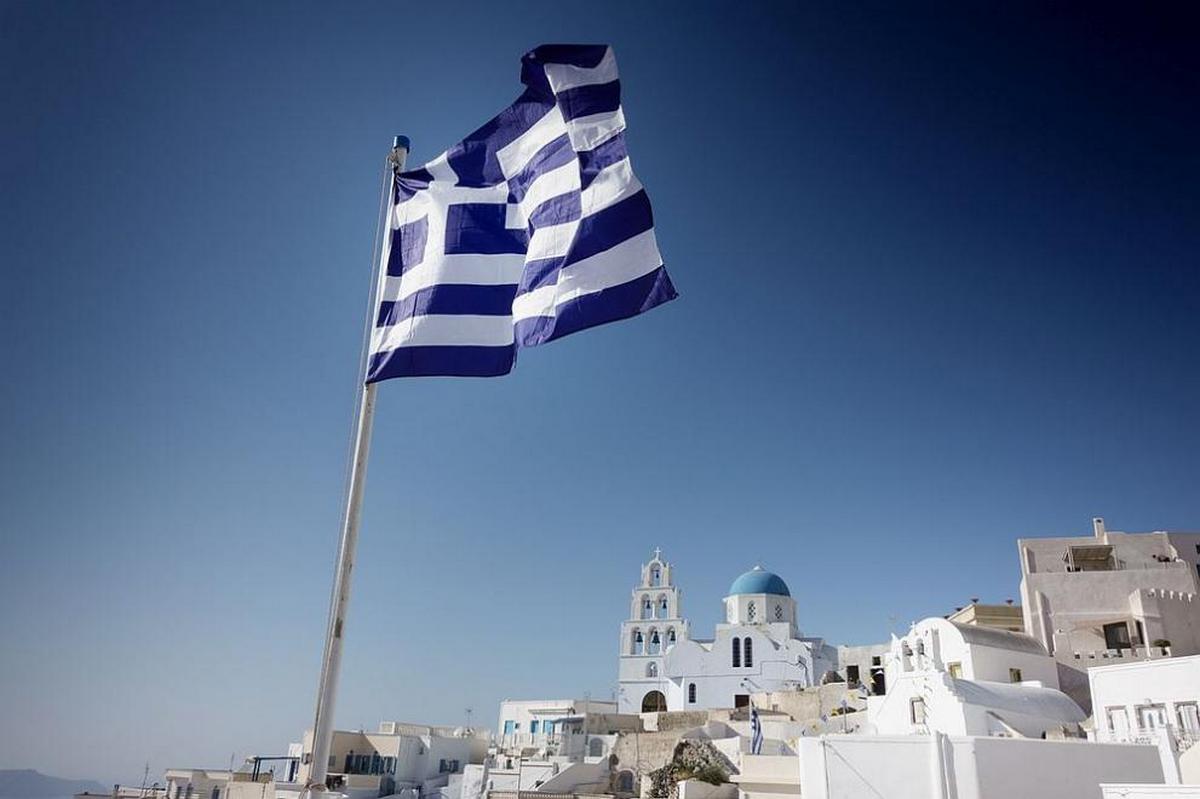 Греція надсилає 12 російських дипломатів