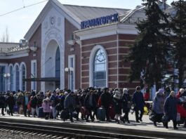 Росія завдала удару по залізничному вокзалу Краматорська, понад 30 загиблих, більше сотні поранених