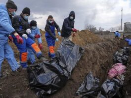 Майже 300 людей поховано у братських могилах в українському місті Буча