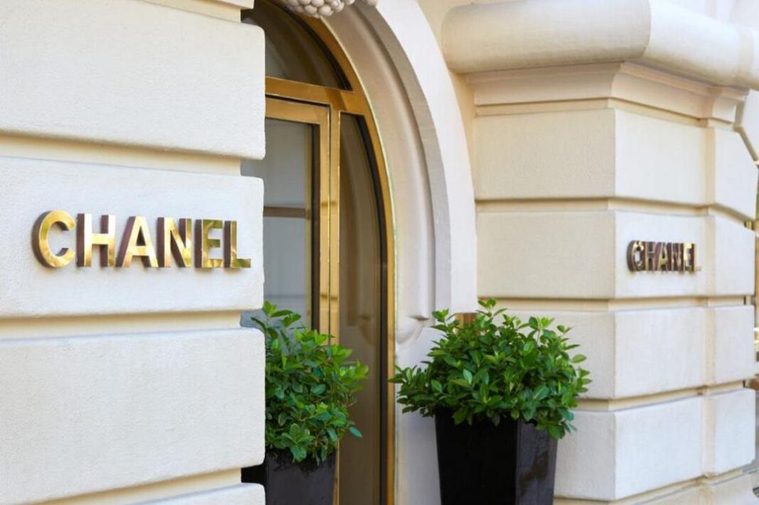 Бутіки Chanel у Парижі були прикрашені зображенням Гітлера