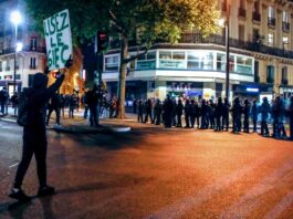 Заворушення у Франції після оголошення результатів виборів: Активісти зіткнулися з поліцієюЗаворушення у Франції після оголошення результатів виборів: Активісти зіткнулися з поліцією