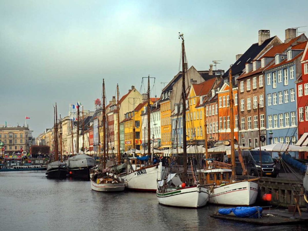 Данія призупиняє видачу віз для російських туристів