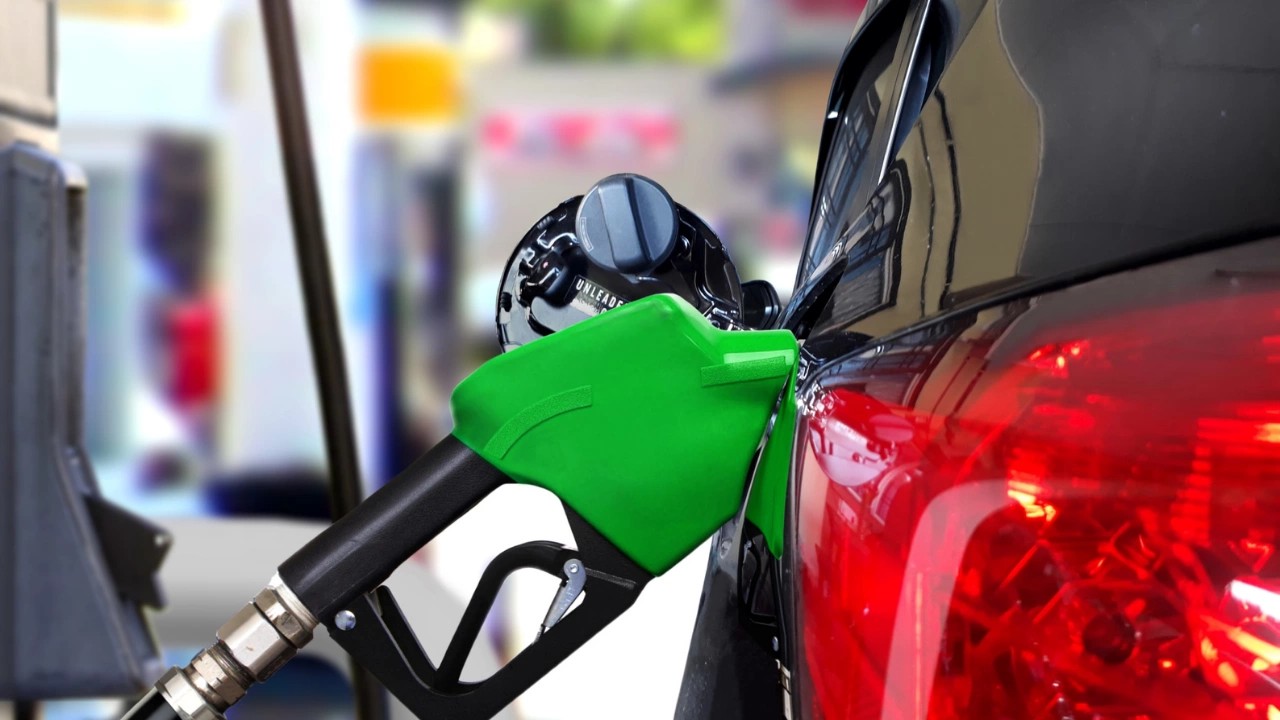 Ціна на бензин змушує половину греків не користуватися своїми автомобілями