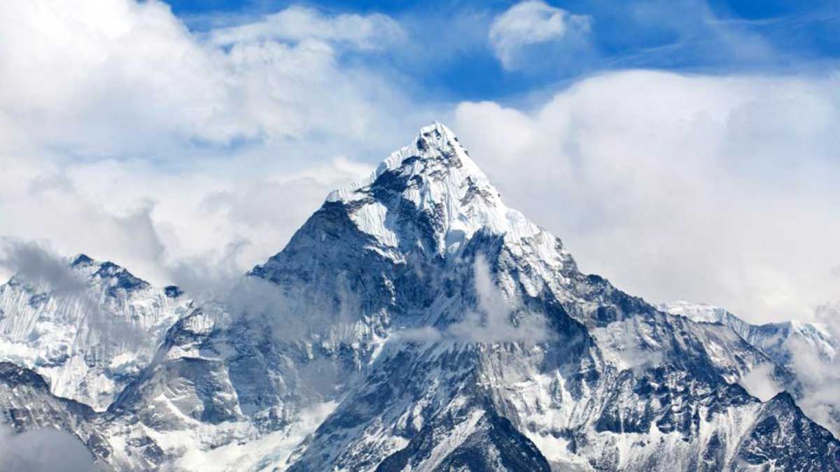 Китай встановив на Евересті найвищу у світі метеостанцію
