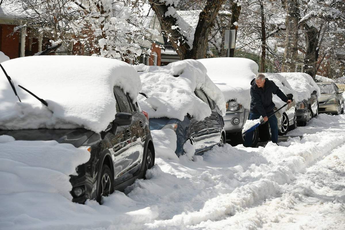 Аномальная снежная буря в Колорадо оставила без электричества 210 тысяч человек