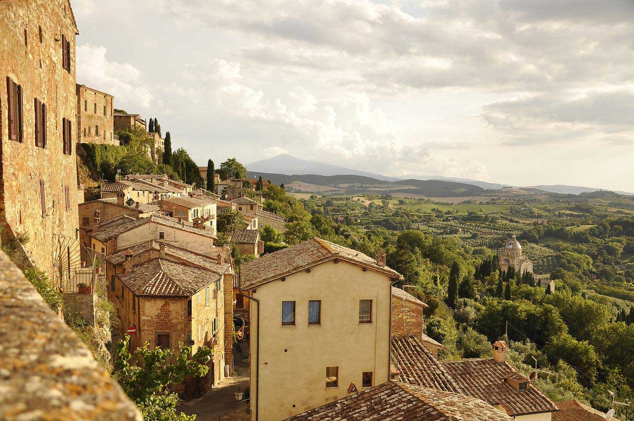 Італія знімає всі ковідні обмеження на в'їзд туристів