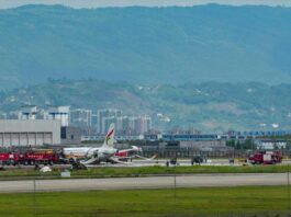 В аеропорту КНР спалахнув пасажирський літак, десятки постраждалих