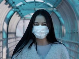 В Індії досі пасажирів висаджують та штрафують за відмову носити маску