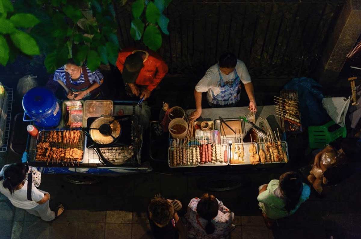 Експерти назвали три причини, через які вулична їжа в Таїланді така популярна