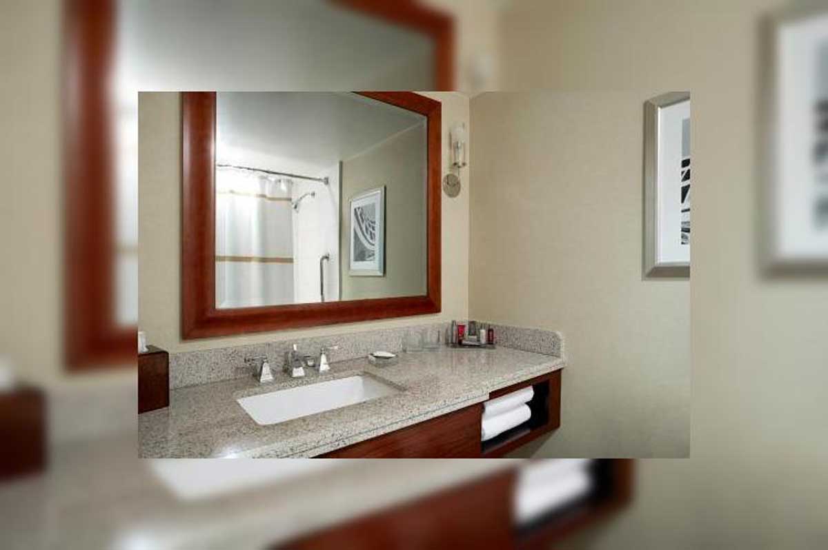 Два швидкі способи, щоб дзеркало у ванній кімнаті в готелі не запотіло