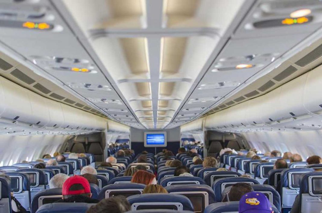 Декілька порад як безпечно користуватися Wi-Fi в салоні літака