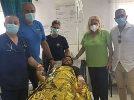 У Греції турист провів 18 годин у відкритому морі, тримаючись за м'ячик