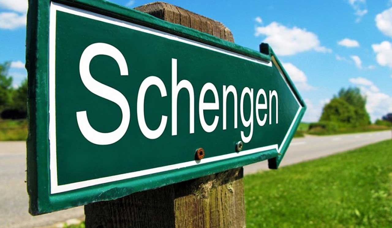 Оформити шенгенську туристичну візу росіянам стає все складніше