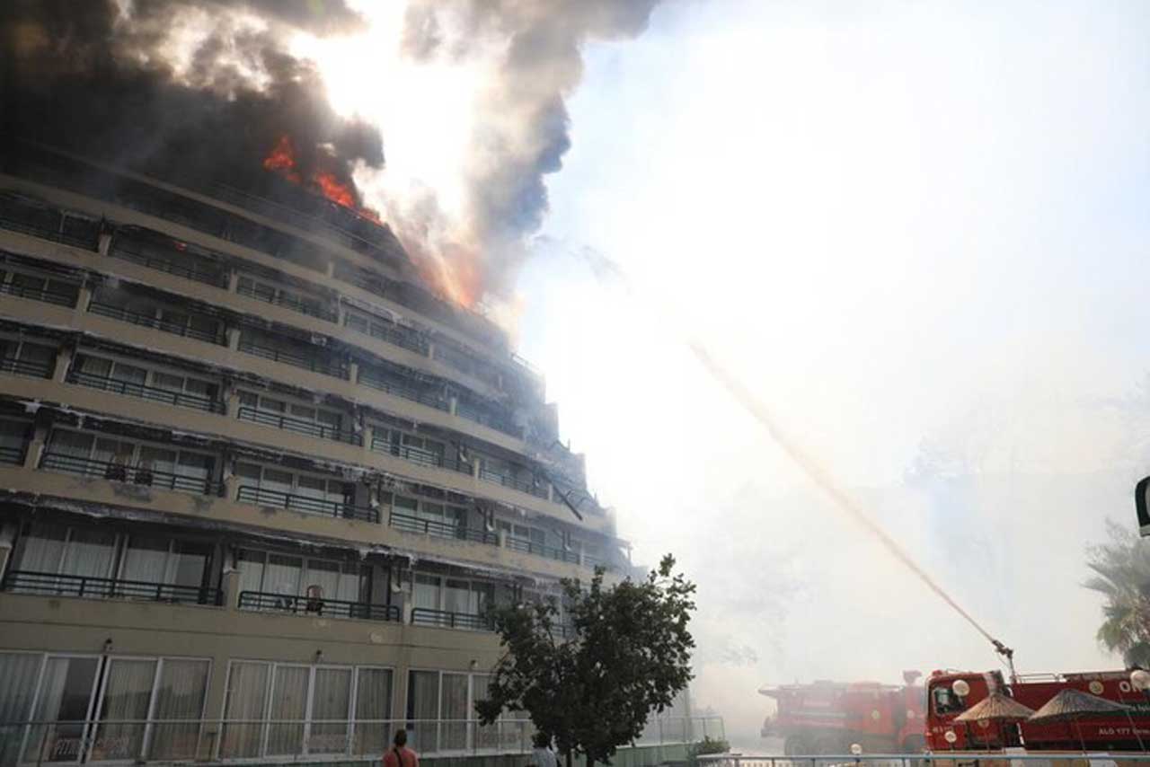 У Мармарисі через лісову пожежу спалахнув готель