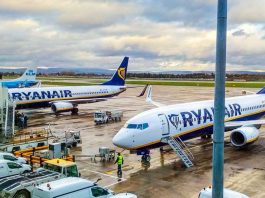 Бортпровідники Ryanair та EasyJet розпочали серію страйків через заробітну плату та умови роботи
