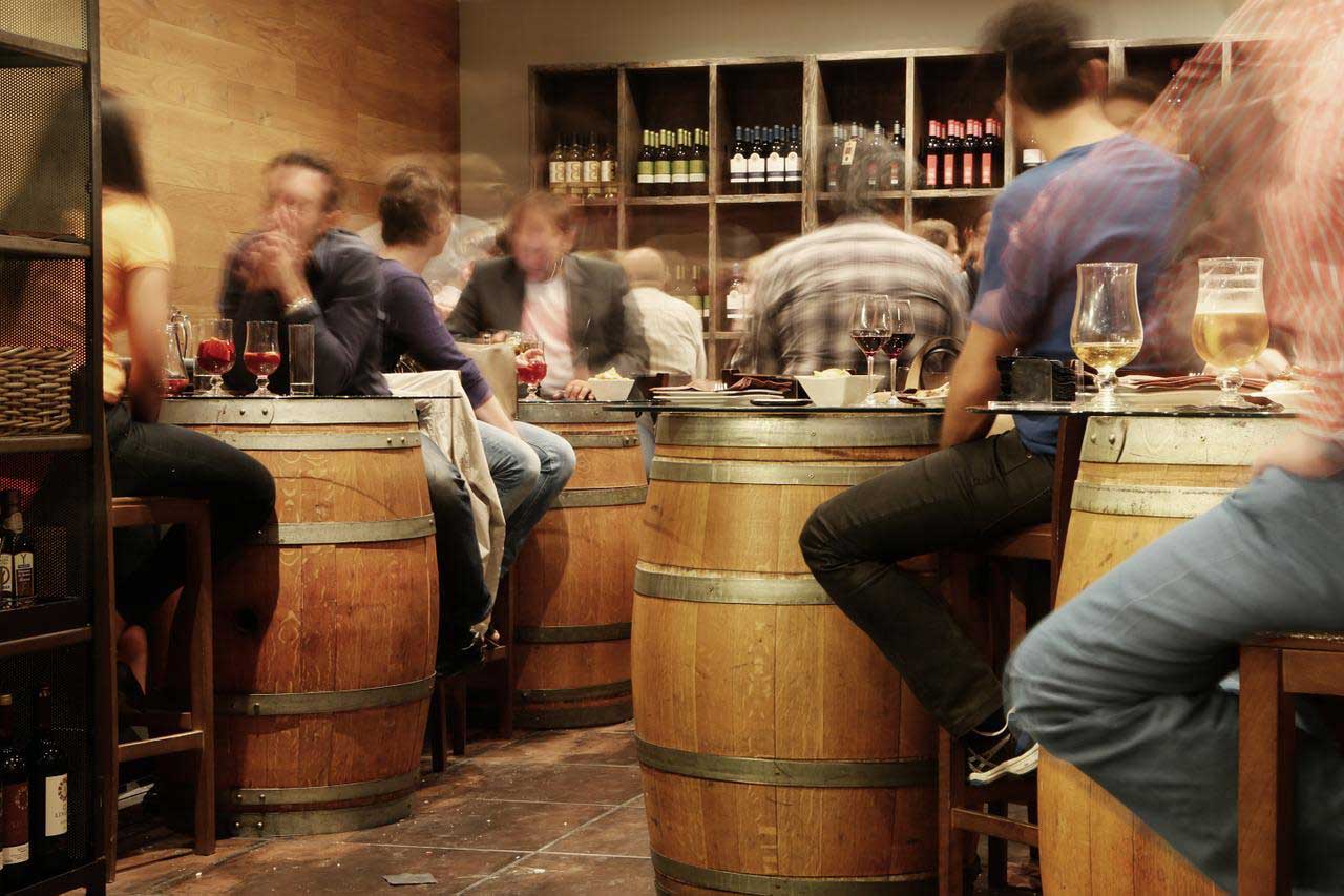 В Іспанії бар стягує із відвідувачів гроші за кожен підхід офіціанта до столу