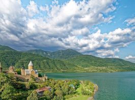 Експерти порадили, де відпочити в Грузії на морі в 2023 році