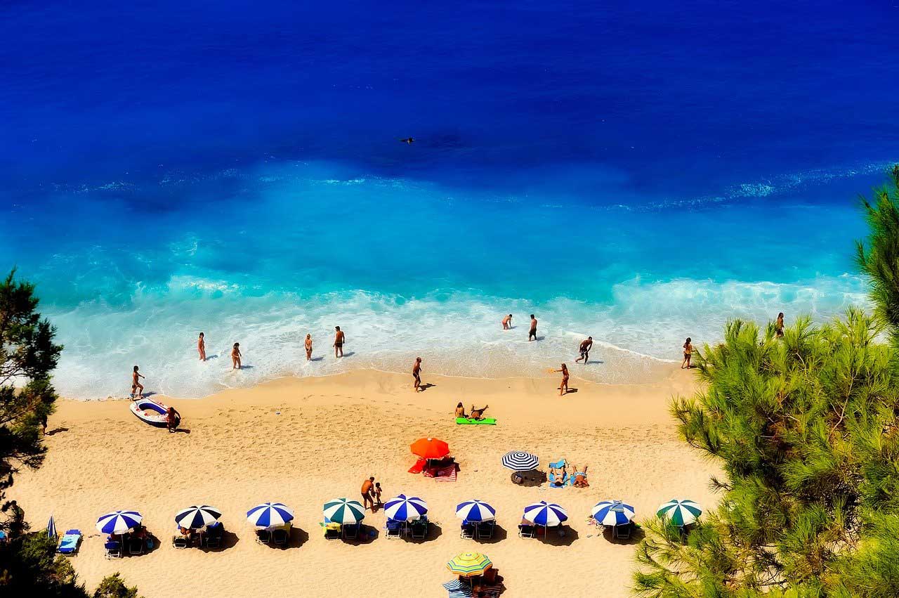 Греція заборонила вхід та купання в морі на пляжах