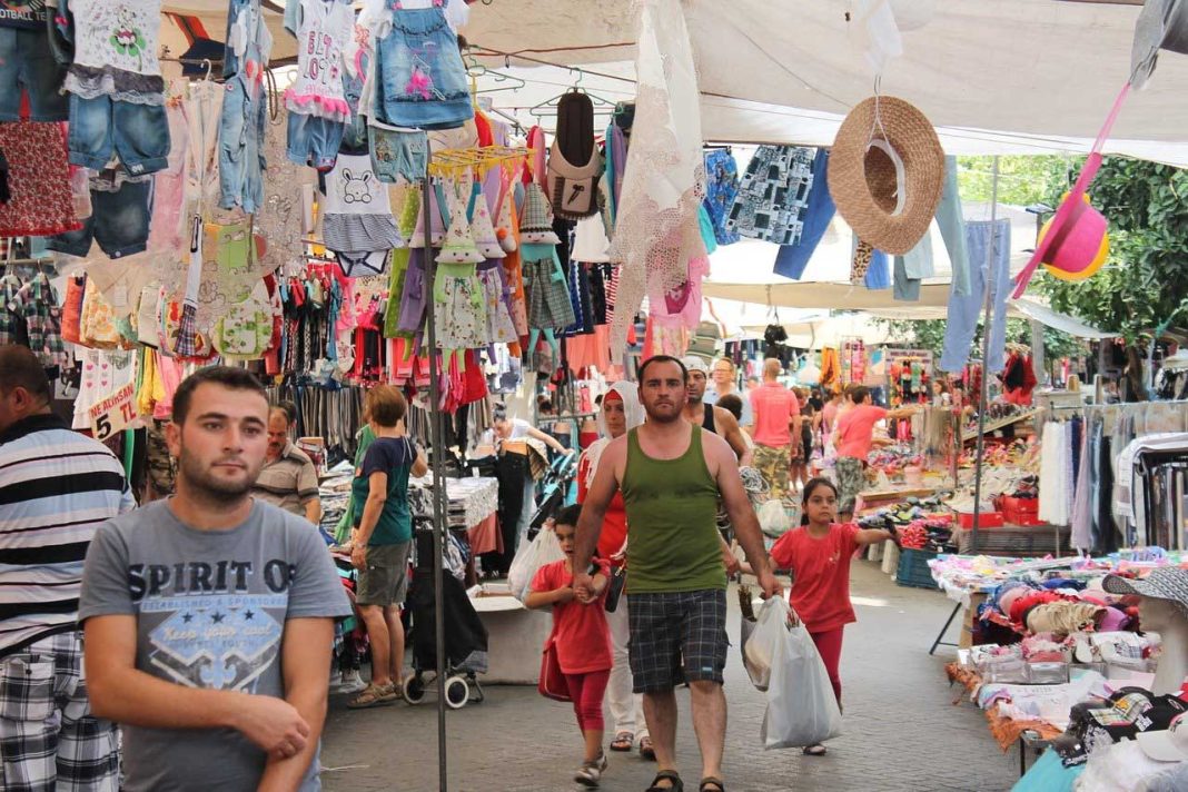 Російську туристку оголосили в розшук у Туреччині за крадіжку одягу