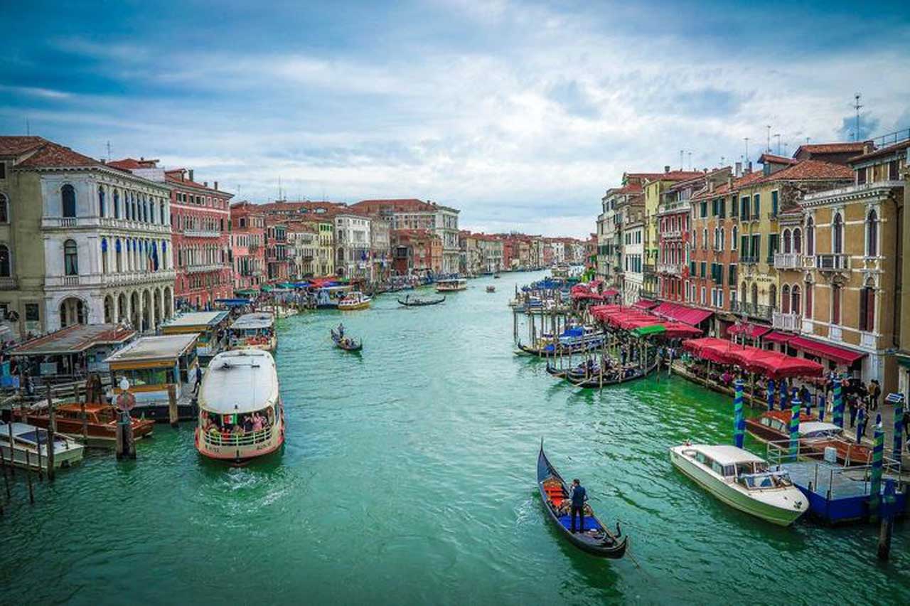 У Венеції туристів оштрафували на 1500 євро за серфінг по Гранд-каналу