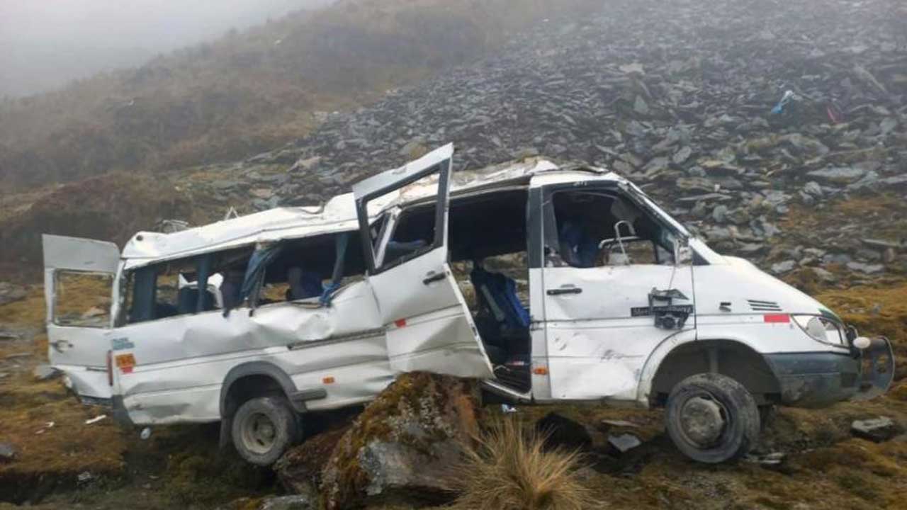 Автобус із туристами впав у прірву після відвідин Мачу-Пікчу, є постраждалі та загиблі