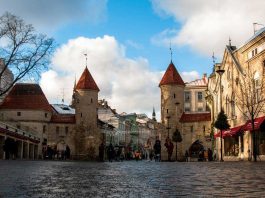 Пора припинити туризм з Росії: В Естонії закликали країни ЄС припинити видавати туристичні візи росіянам