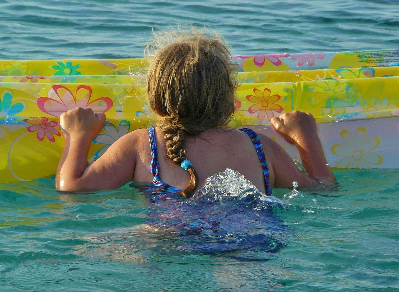 У Румунії морська течія забрала дитину на надувному матраці до Болгарії