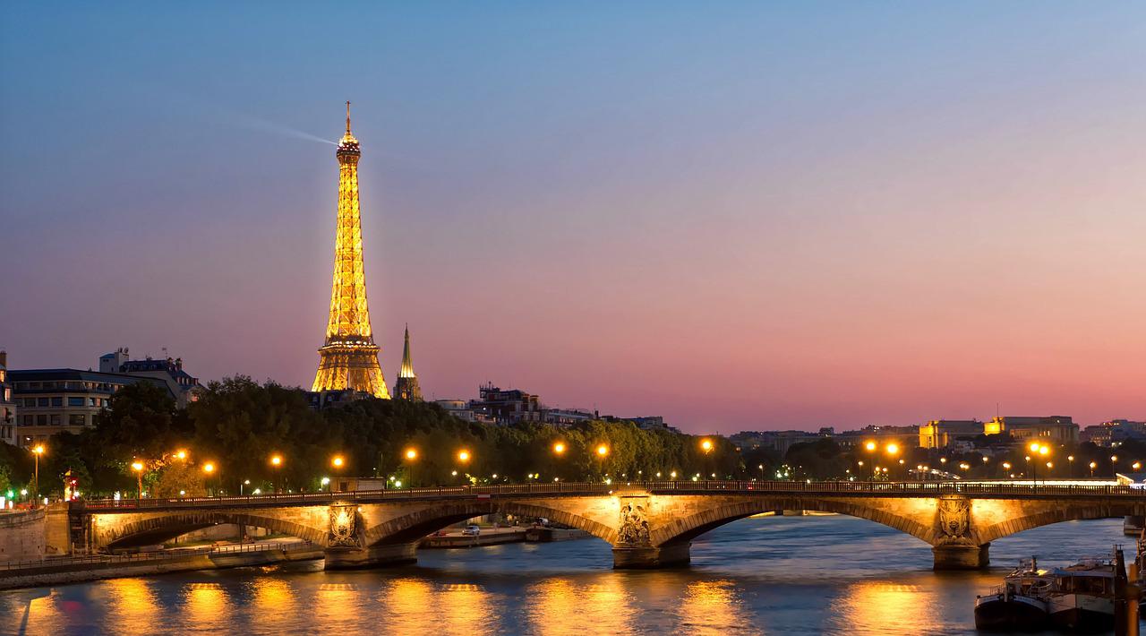 У самому центрі Парижа американська туристка зазнала насильства.