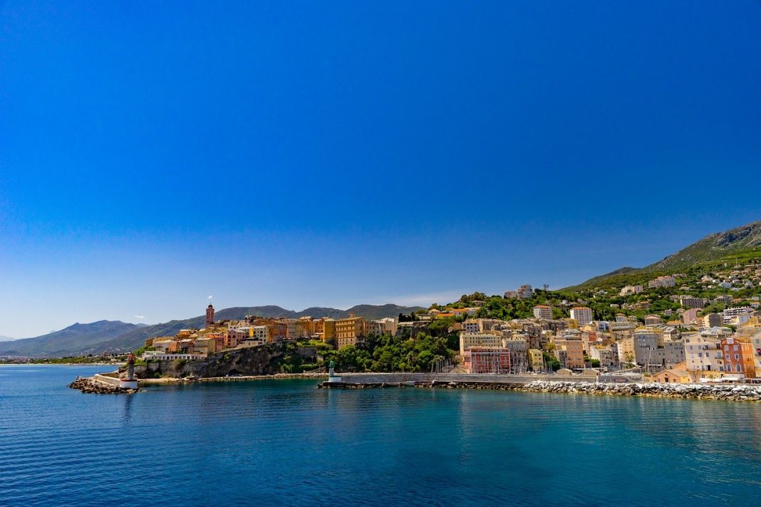 Сардинія пропонує 15 000 євро тим, хто придбає будинок на острові