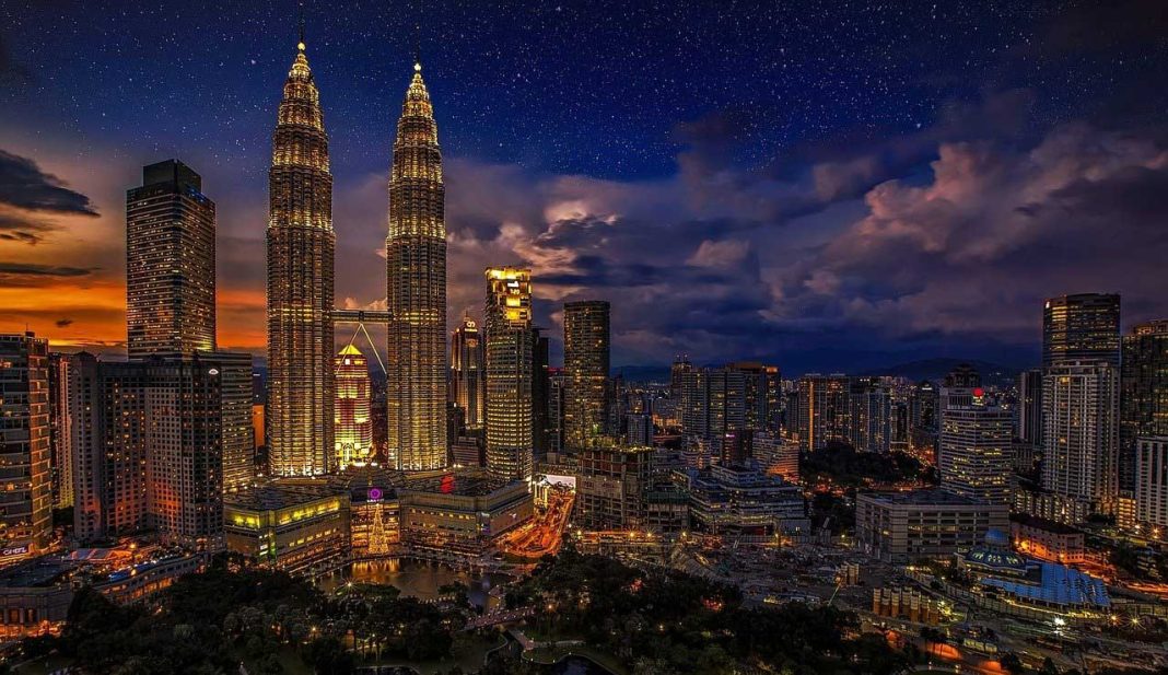 Малайзія полегшує антиковидні обмеження для туристів