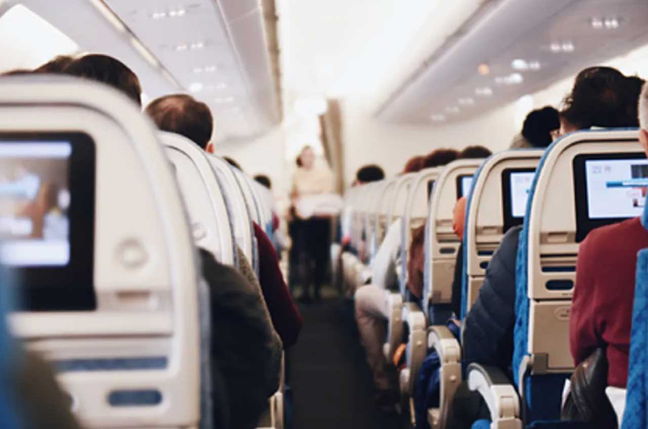 Жінка звинуватила авіакомпанію в сексизмі через скасування рейсу