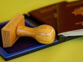 У Німеччині обговорюють заборону на видачу туристичних віз росіянам
