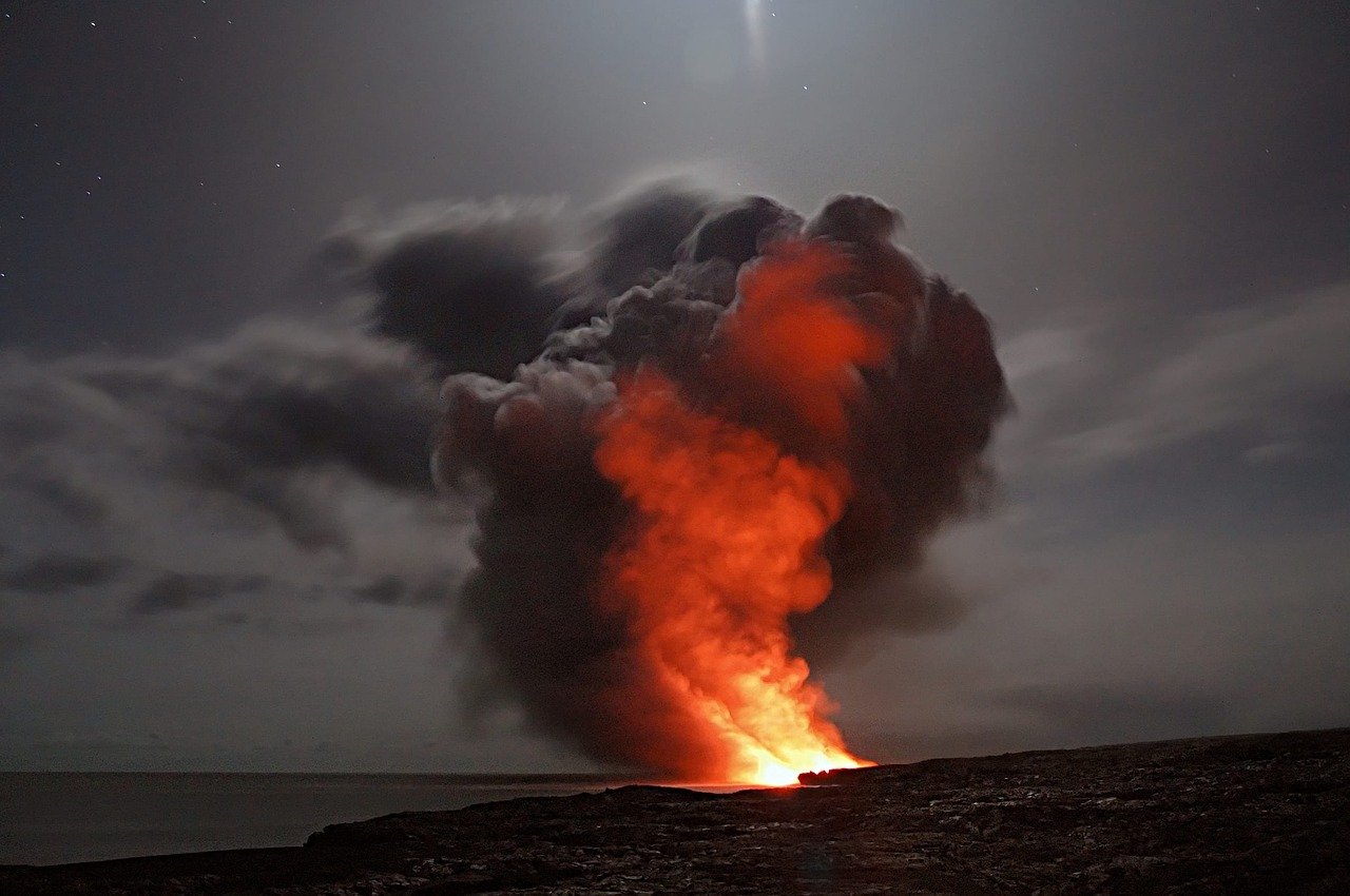 Поруч із столицею Ісландії почалося виверження вулкана