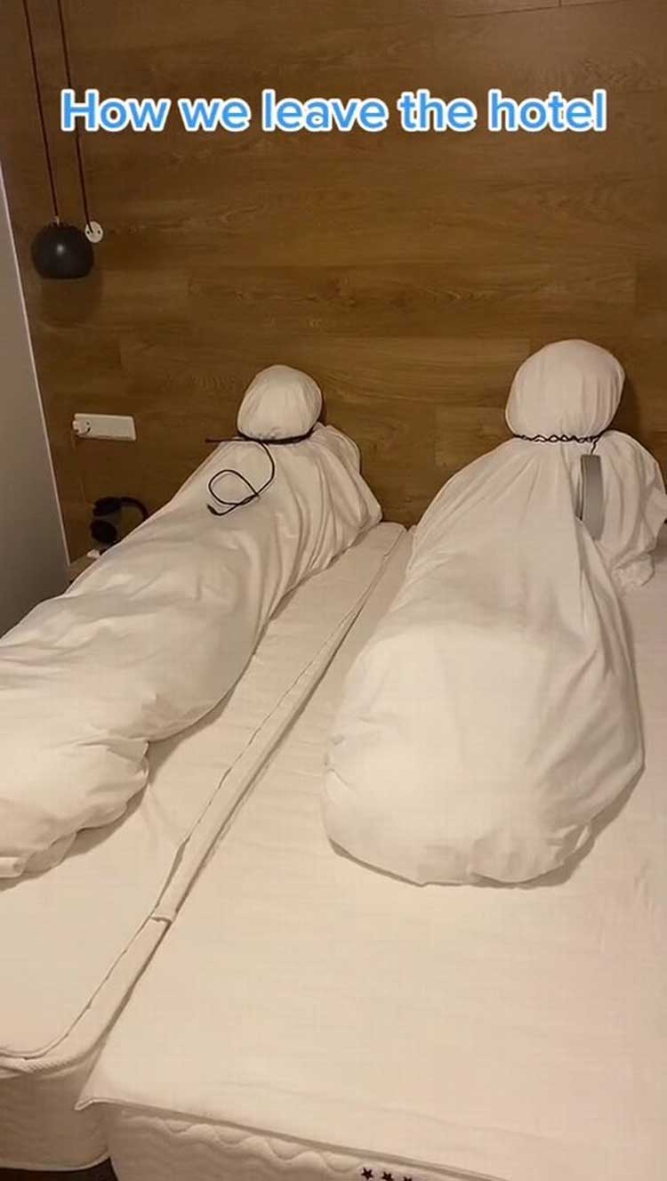 Данський турист розіграв покоївок у готелі, спорудивши з подушок і простирадл фігури у вигляді трупів