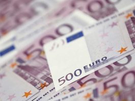 Росіяни почали закопувати євро у лісах Фінляндії перед поверненням до Росії