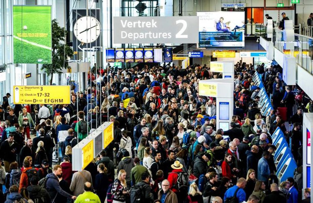 Колапс в аеропорту Амстердама: авіакомпанії змушені скасовувати рейси