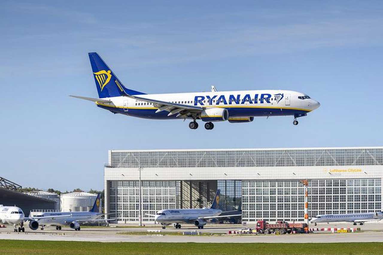 Пасажири Ryanair опинилися в іншій країні через Комендантську годину в аеропорту