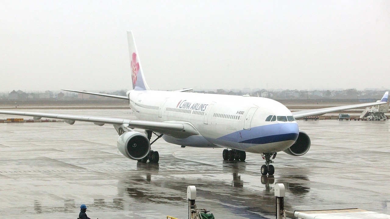 Всі рейси з двох головних аеропортів Шанхаю скасовані через тайфун 