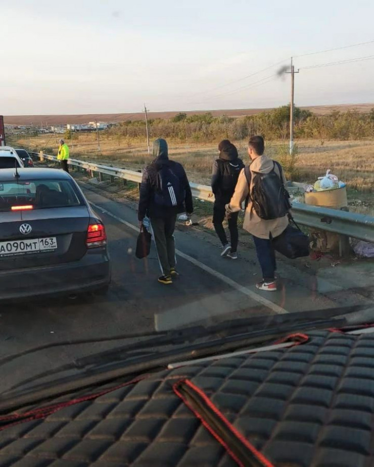 З'явилися відео з чергами на кордоні Росії та Казахстану