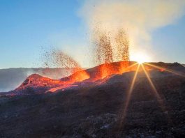 Виверження найактивнішого вулкана у світі потрапило на фото