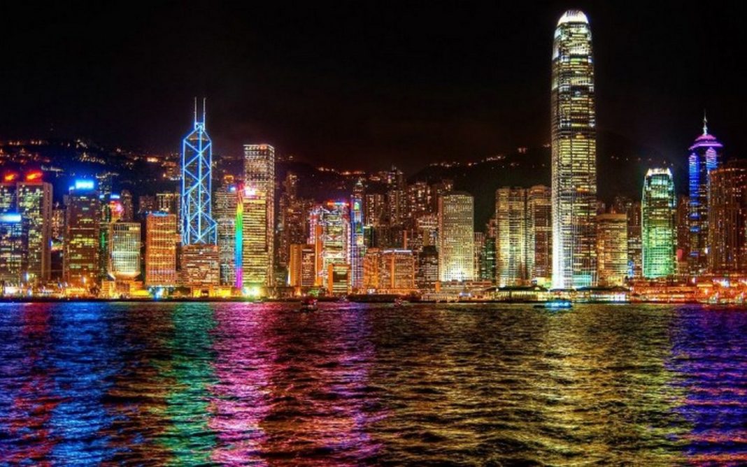 Гонконг скасував карантин у готелях, але туристам все ж таки доведеться нелегко