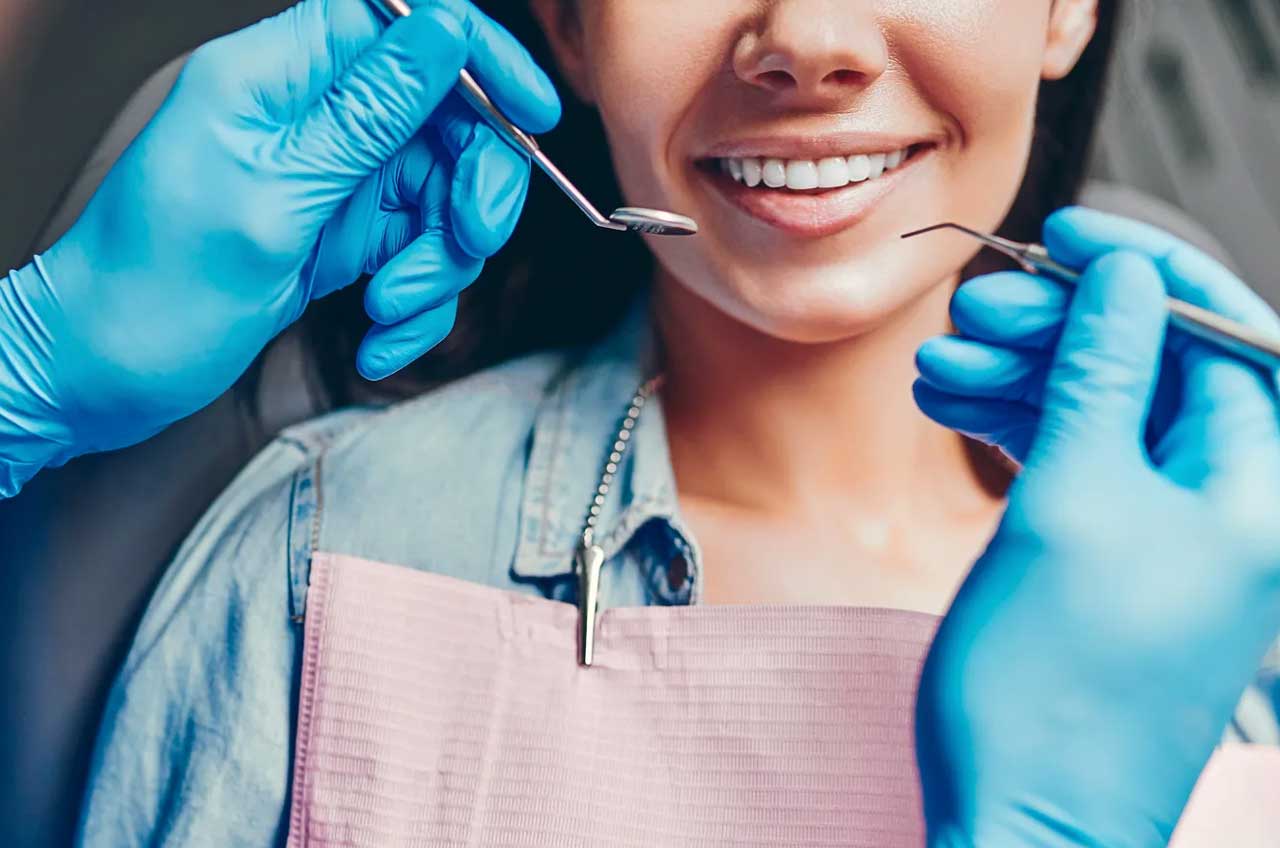Чому «турецькі зуби» стали популярними, хоча це моторошна стоматологічна процедура, яку не варто повторювати