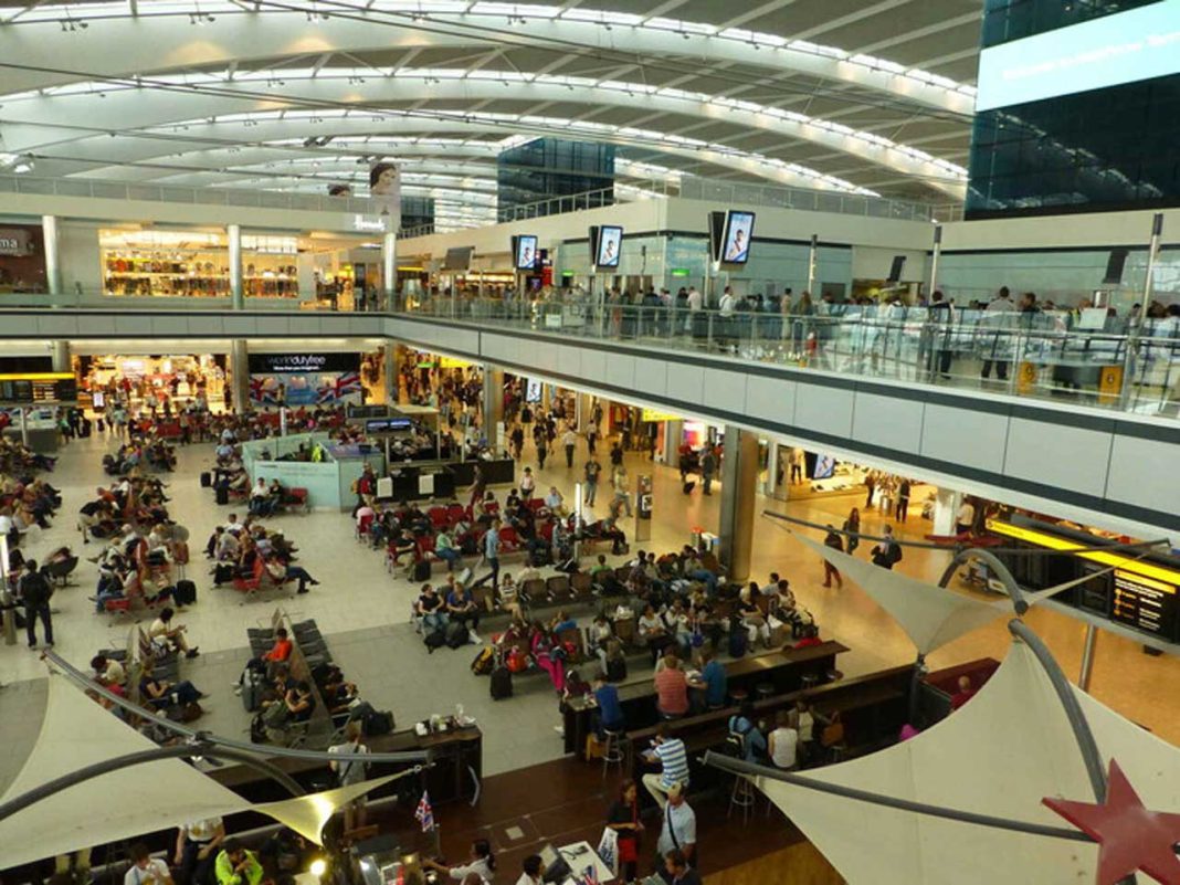 Найбільший аеропорт Європи може обмежити пасажиропотік перед Різдвом