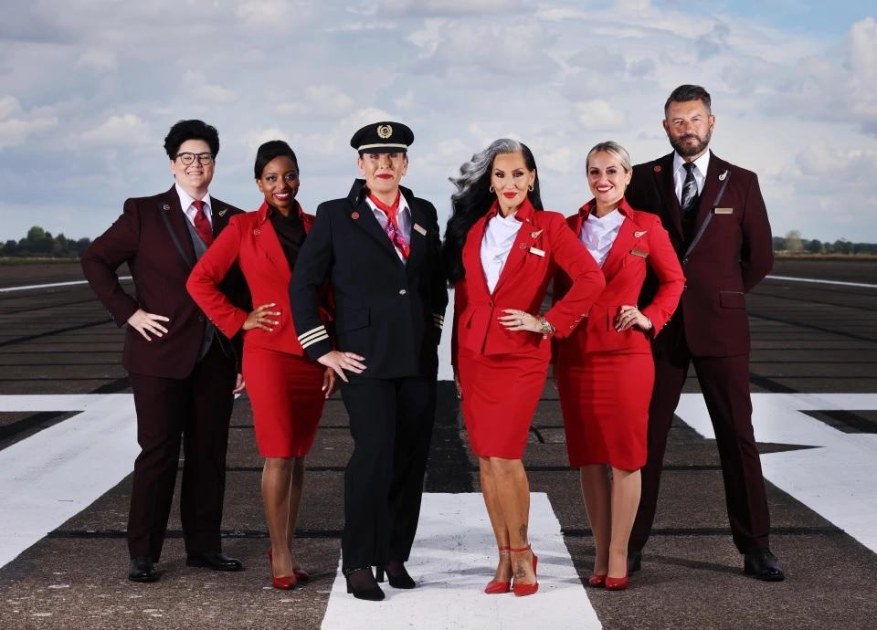 Авіакомпанія Virgin Atlantic дозволила чоловікам-членам екіпажів носити спідниці та підбори