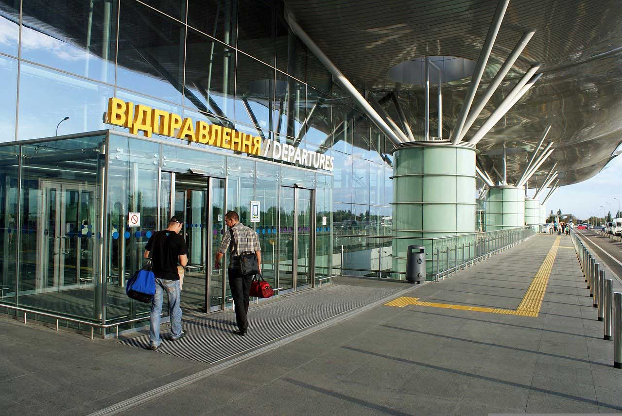 Експерти пояснили, як можна повернути кошти за скасовані авіарейси з України