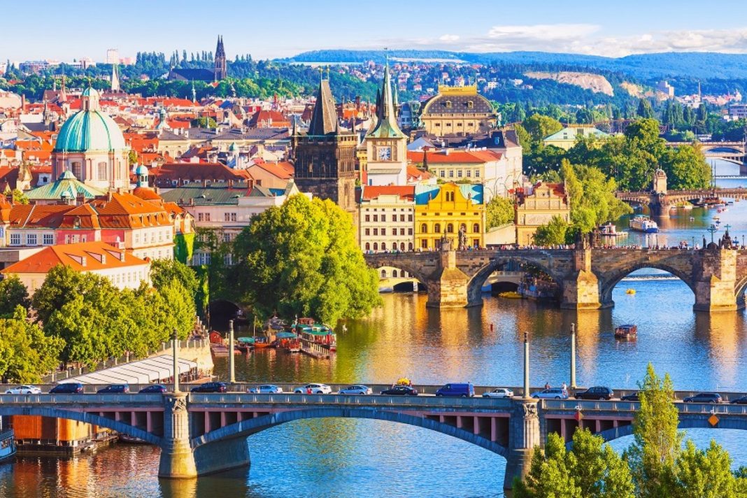 Чехія повністю закрила в'їзд російським туристам