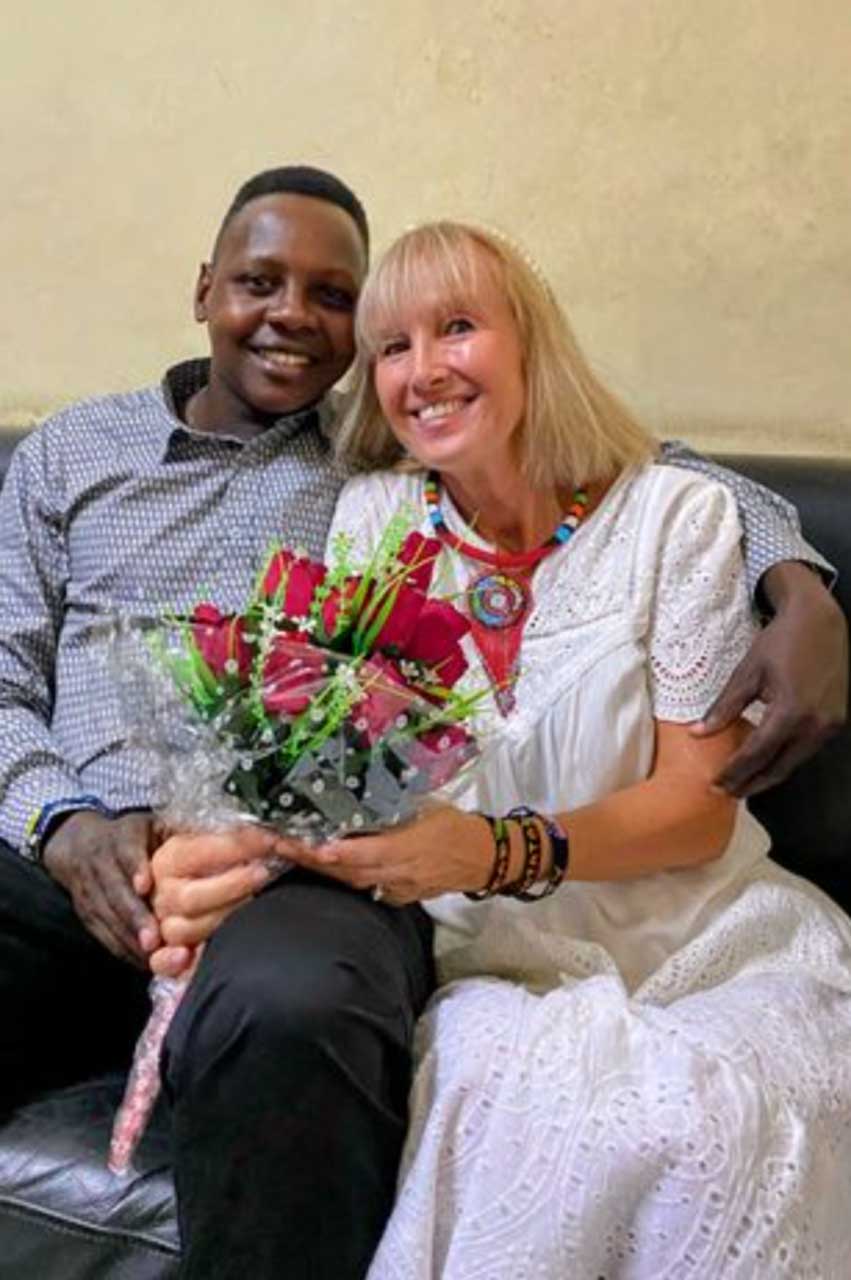 Туристка із США з'їздила в подорож і вийшла заміж за африканця з племені