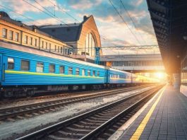 Українців попередили про затримку десятків поїздів після російського обстрілу
