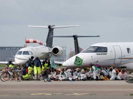 Екоактивісти заблокували літаки в аеропорту Амстердама